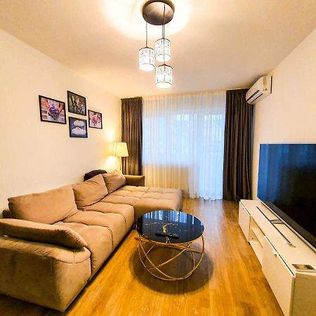 Luxurious Retreat 1Br Apartment With Netflix, Private Parking And Self Check In Popesti-Leordeni Exterior foto