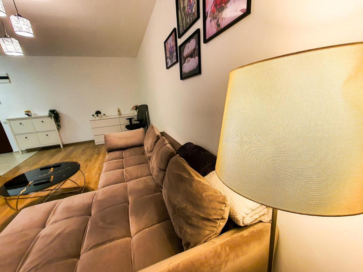 Luxurious Retreat 1Br Apartment With Netflix, Private Parking And Self Check In Popesti-Leordeni Exterior foto